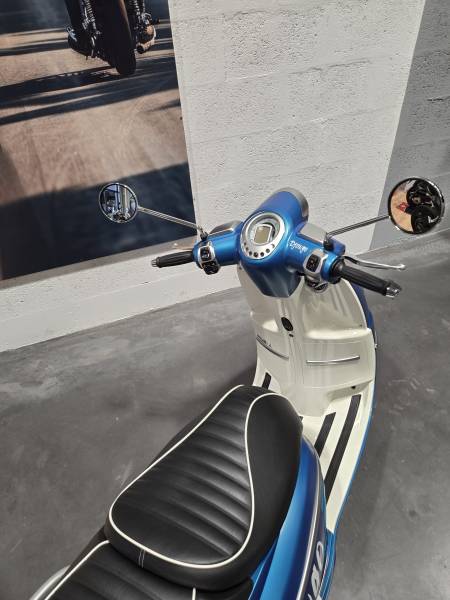 PEUGEOT DJANGO 125 HOT COLOUR