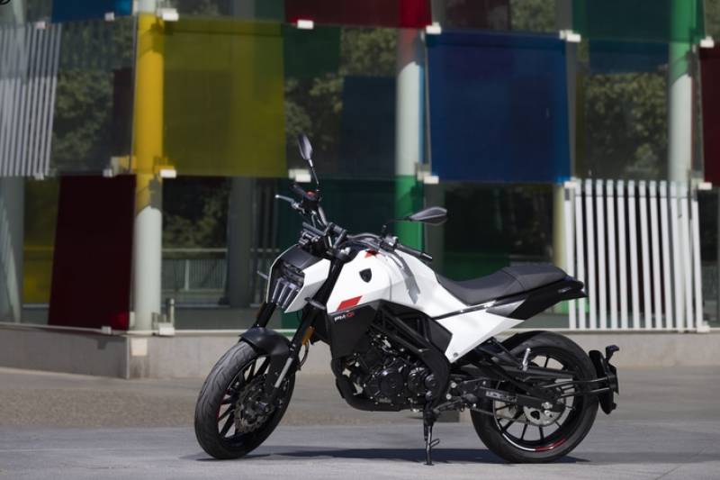 PM-01 ROADSTER NEO RETRO FAIT PAR PEUGEOT